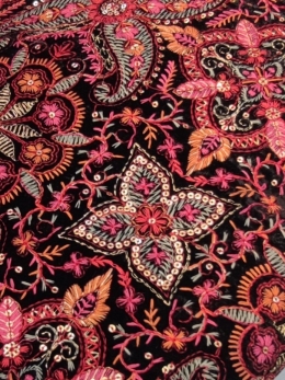 پارچه سوزندوزی مخمل طرح ترمه 