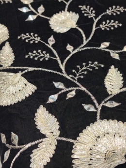 پارچه مخمل سوزندوزی با نخ قیطون آیینه کاری