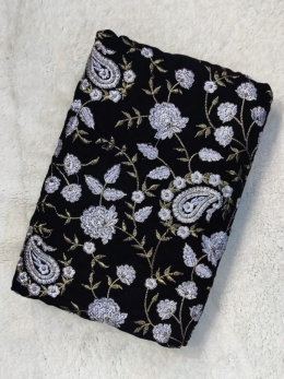 پارچه مخمل سوزندوزی سفید مشکی بته جقه