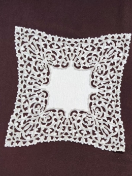 رومیزی مروارید دوزی عسلی
